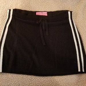 Juicy Couture womens 100% cashmere mini skirt